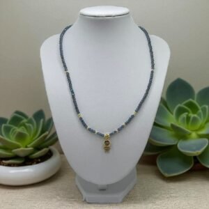 Collar Cristales azules y hematita con dije de un Niño en baño de oro de 14K