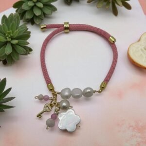 Pulsera Cordón con Perla de rio  y dijes colgantes