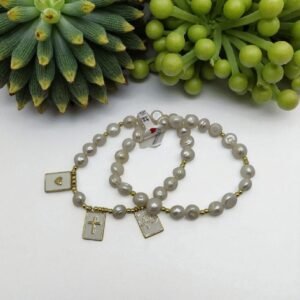 Pulsera Perla de rio con hematitas y 3 dijes