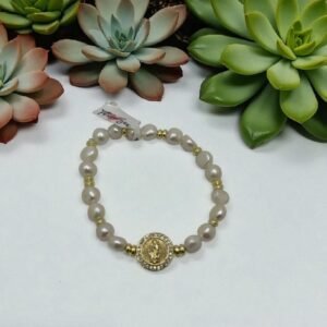 Pulsera Perla de rio dije imagen de la Virgen en baño de oro de 14K