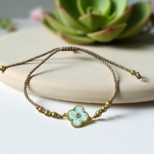 Pulsera cordón dorado y dije